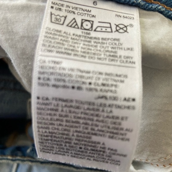 Old Navy Blue Denim Button Fly Mini Skirt Jean skirt, backyard bbq, vacation - Picture 4 of 11